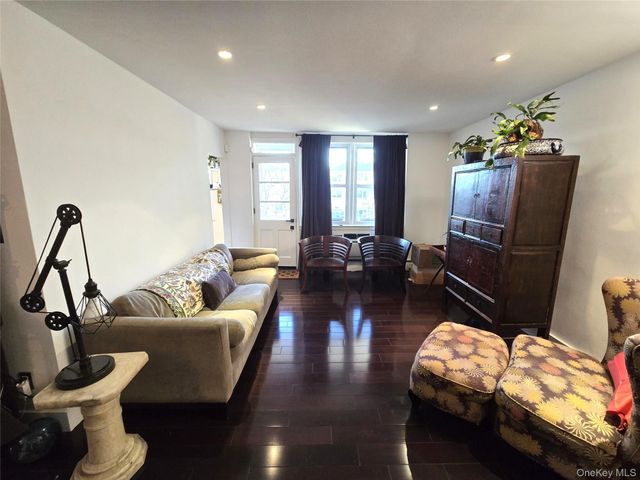 210 E Broadway 1H, Long Beach, NY 11561