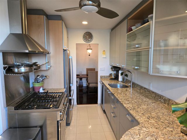 210 E Broadway 1H, Long Beach, NY 11561