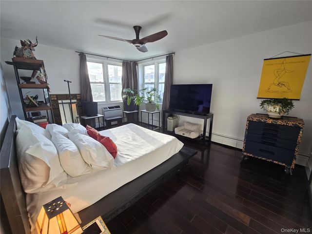 210 E Broadway 1H, Long Beach, NY 11561