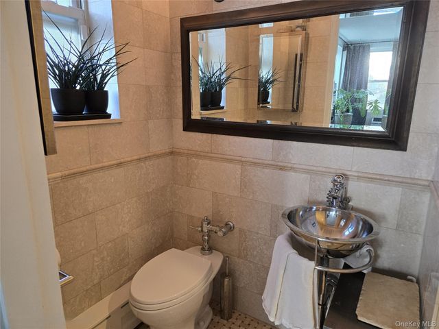 210 E Broadway 1H, Long Beach, NY 11561
