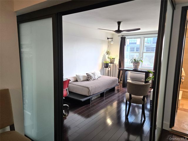 210 E Broadway 1H, Long Beach, NY 11561