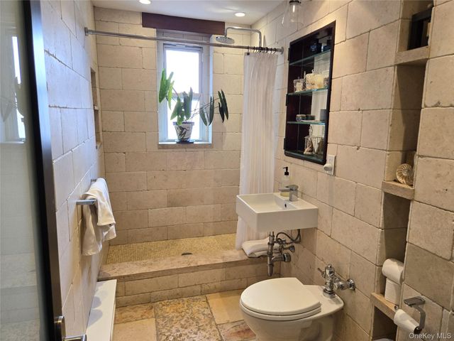 210 E Broadway 1H, Long Beach, NY 11561