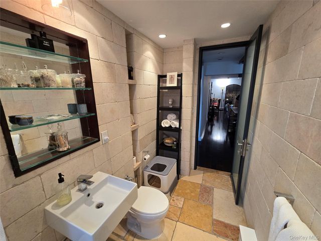 210 E Broadway 1H, Long Beach, NY 11561