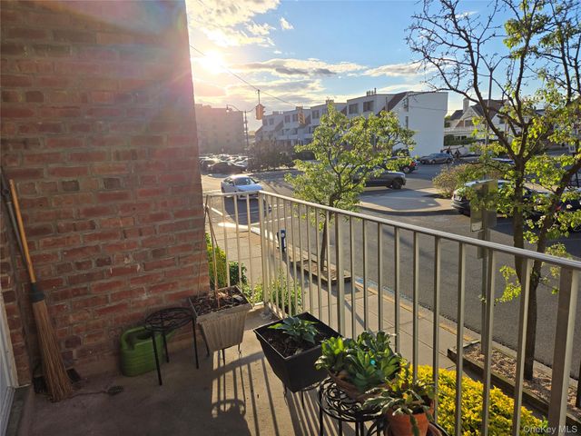 210 E Broadway 1H, Long Beach, NY 11561