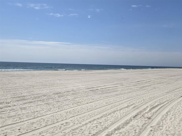 210 E Broadway 1H, Long Beach, NY 11561