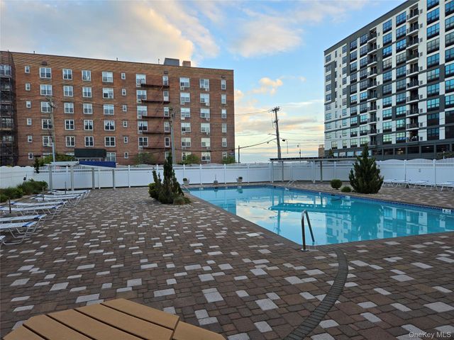 210 E Broadway 1H, Long Beach, NY 11561