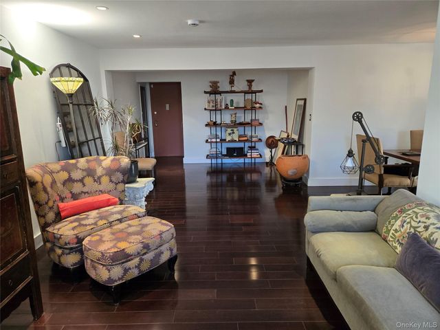 210 E Broadway 1H, Long Beach, NY 11561