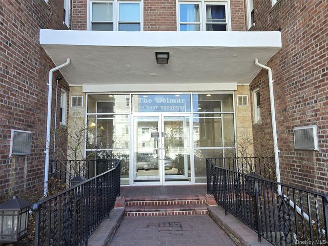 210 E Broadway 1H, Long Beach, NY 11561