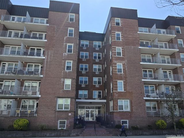 210 E Broadway 1H, Long Beach, NY 11561