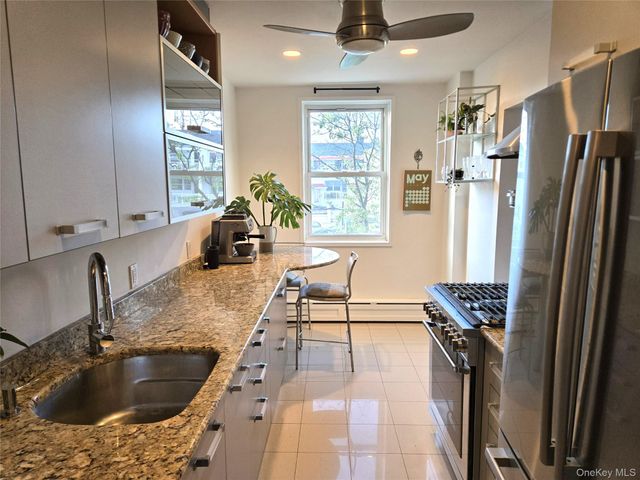 210 E Broadway 1H, Long Beach, NY 11561