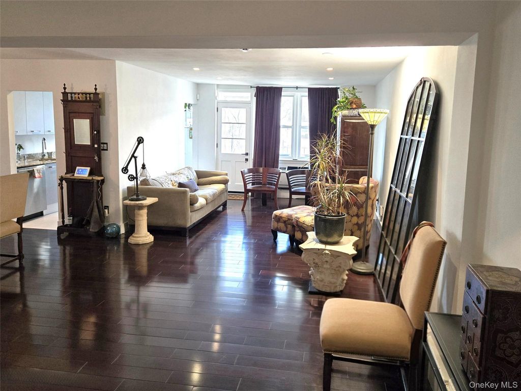 210 E Broadway 1H, Long Beach, NY 11561