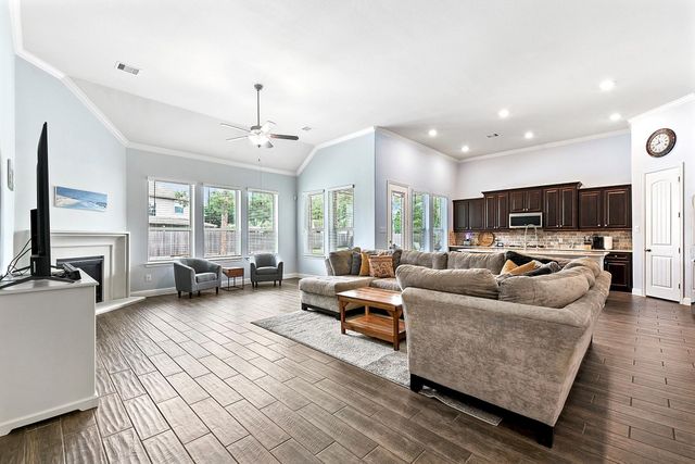 5922 Green Meadows Lane, Katy, TX 77493