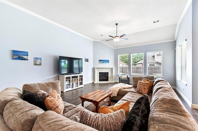 5922 Green Meadows Lane, Katy, TX 77493