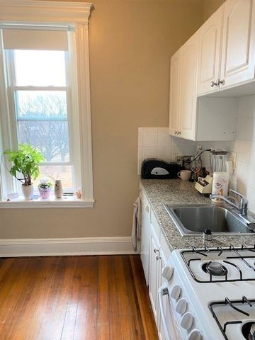 69 Park Dr 20, Boston, MA 02215