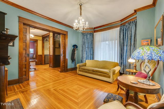 211 Johnson Street, Bristol, VA 24201