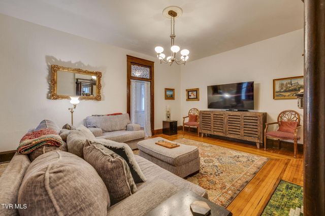 211 Johnson Street, Bristol, VA 24201