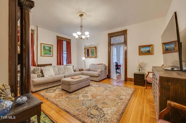 211 Johnson Street, Bristol, VA 24201