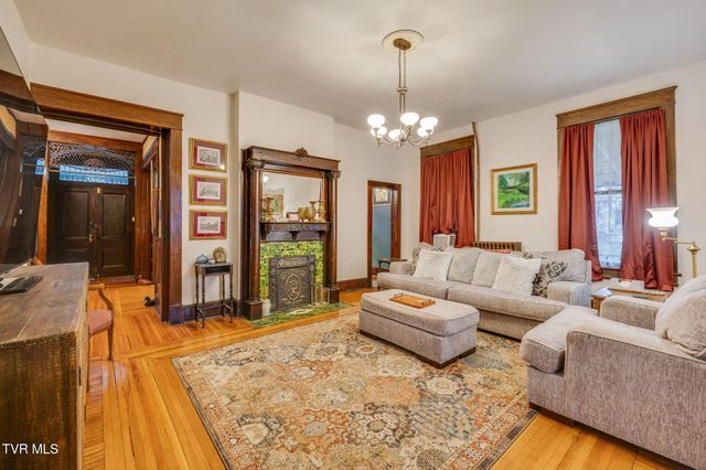 211 Johnson Street, Bristol, VA 24201