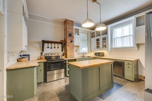 211 Johnson Street, Bristol, VA 24201