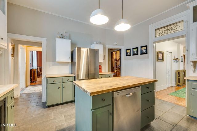 211 Johnson Street, Bristol, VA 24201