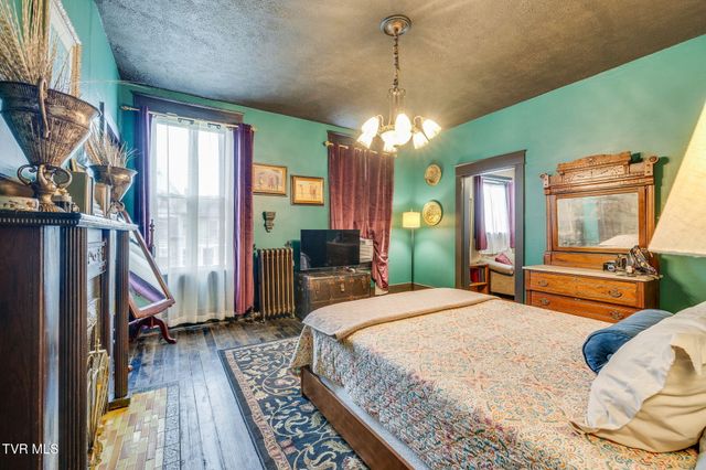 211 Johnson Street, Bristol, VA 24201