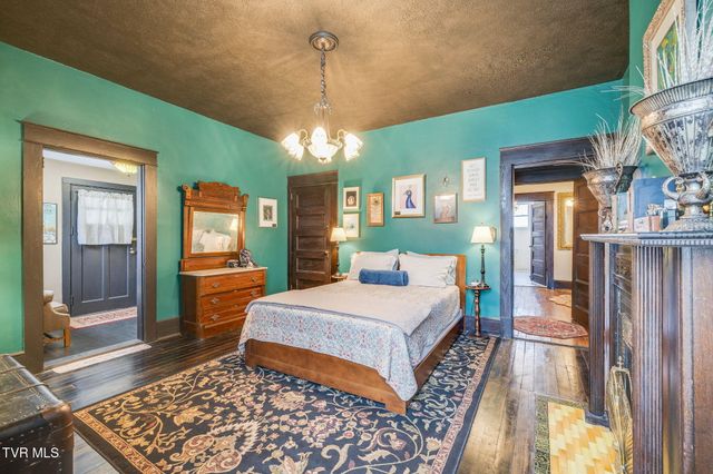 211 Johnson Street, Bristol, VA 24201