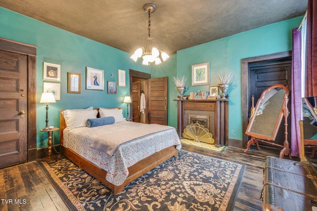 211 Johnson Street, Bristol, VA 24201