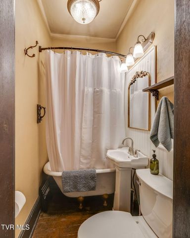 211 Johnson Street, Bristol, VA 24201