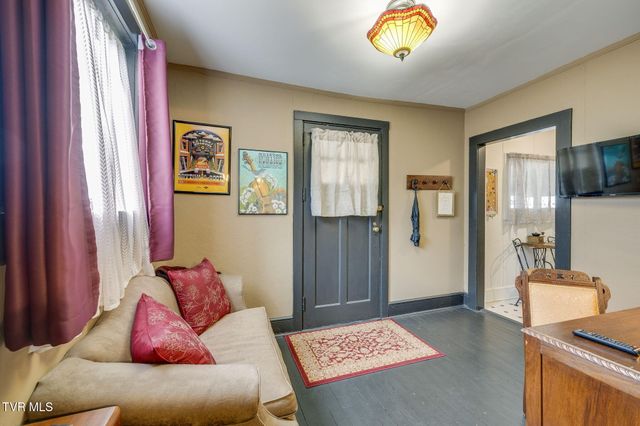 211 Johnson Street, Bristol, VA 24201