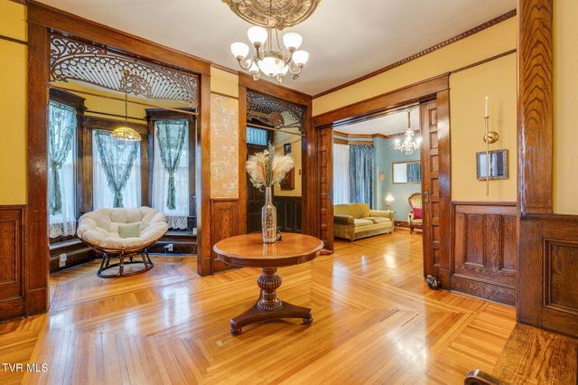 211 Johnson Street, Bristol, VA 24201