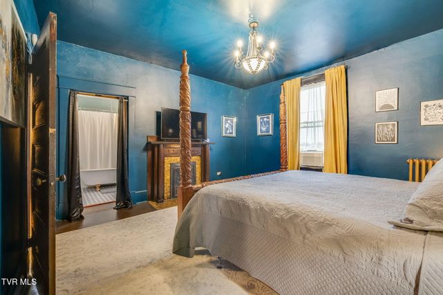 211 Johnson Street, Bristol, VA 24201