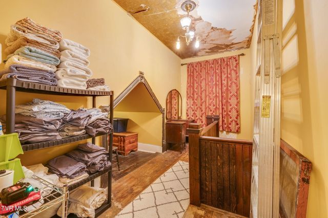 211 Johnson Street, Bristol, VA 24201