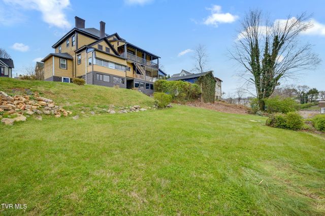 211 Johnson Street, Bristol, VA 24201