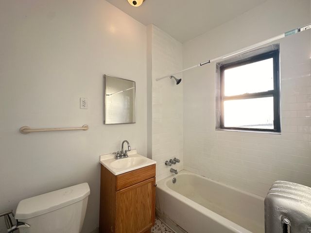 933 W Sunnyside Avenue 2S, Chicago, IL 60640