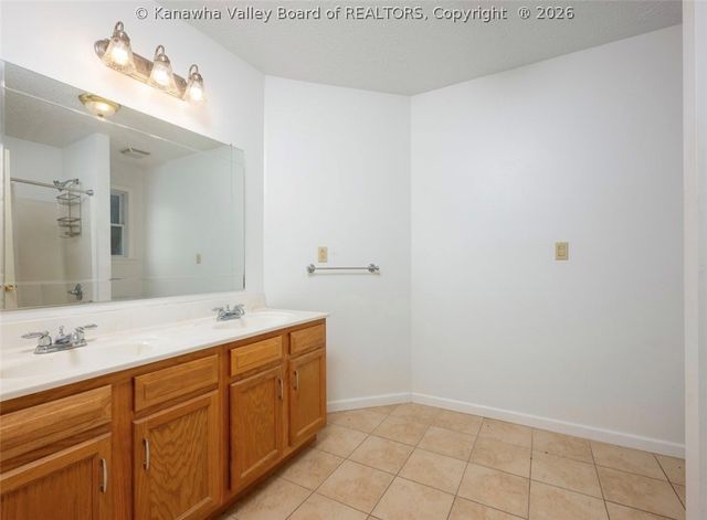 6 Lincoln Heights B, Alum Creek, WV 25003