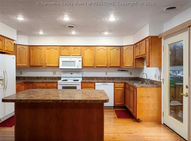 6 Lincoln Heights B, Alum Creek, WV 25003