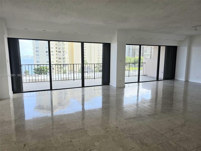 1800 NE 114th St 706, Miami, FL 33181