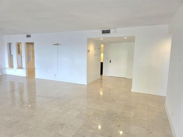 1800 NE 114th St 706, Miami, FL 33181