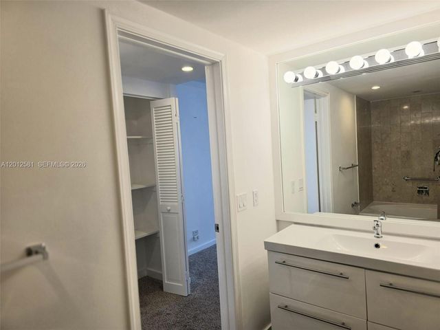 1800 NE 114th St 706, Miami, FL 33181