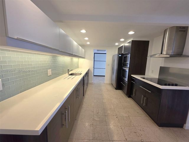 1800 NE 114th St 706, Miami, FL 33181