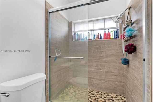 8211 NW 191st Ln 35L, Hialeah, FL 33015