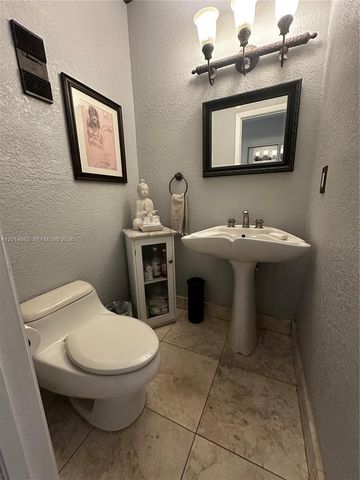 8211 NW 191st Ln 35L, Hialeah, FL 33015