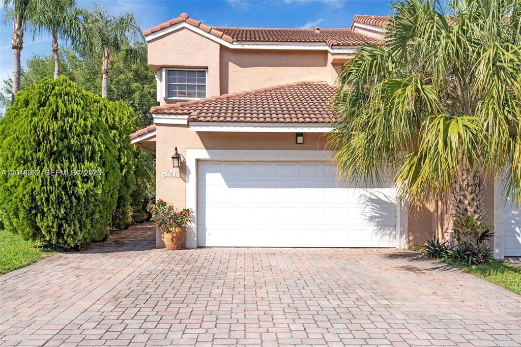 8211 NW 191st Ln 35L, Hialeah, FL 33015