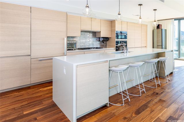 1108 Auahi Street 40, Honolulu, HI 96814