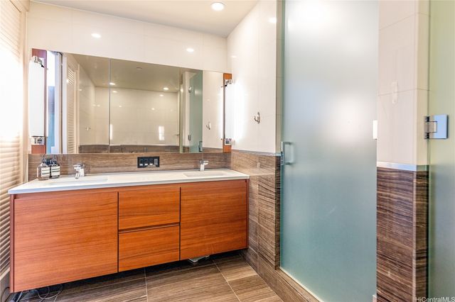 1108 Auahi Street 40, Honolulu, HI 96814