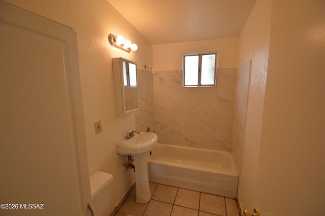 1033 E 25th St Apt 4, Tucson, AZ 85713