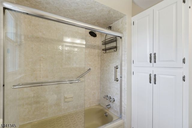 102 Robin Way, Readington Twp., NJ 08853