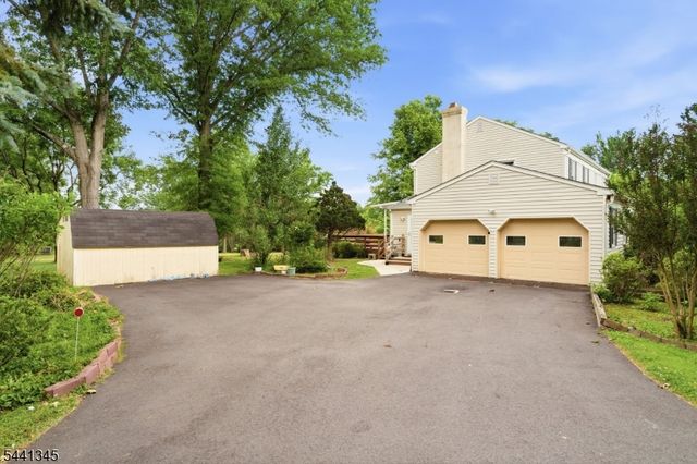 102 Robin Way, Readington Twp., NJ 08853