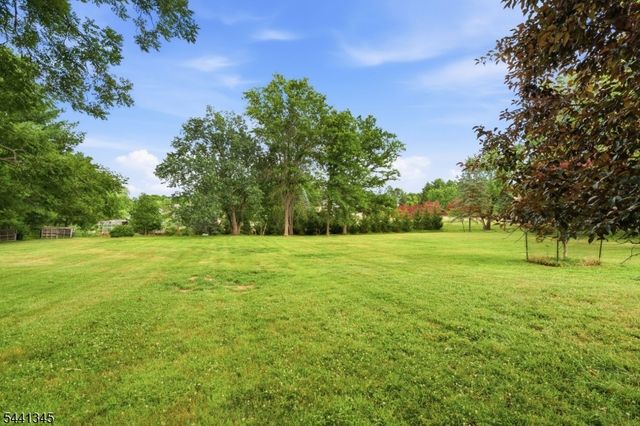 102 Robin Way, Readington Twp., NJ 08853