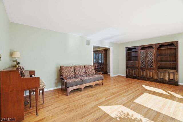 102 Robin Way, Readington Twp., NJ 08853